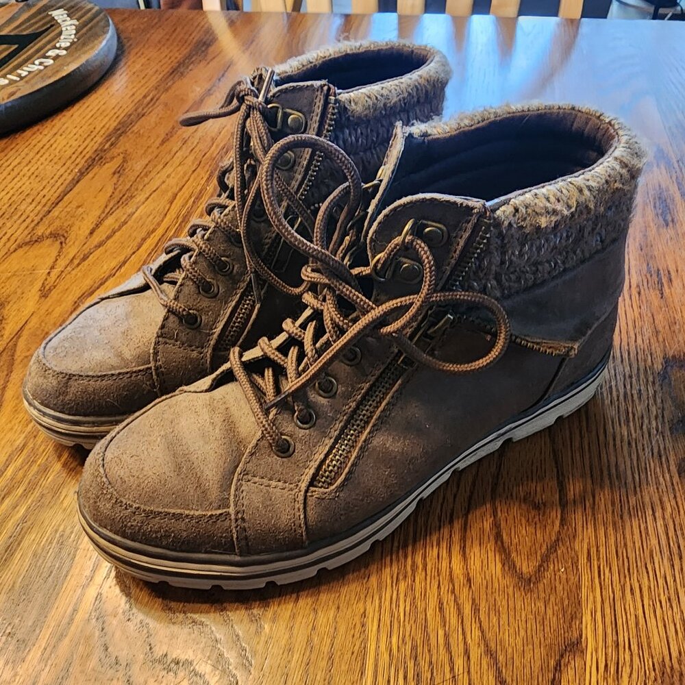 Womens Cliffs Brown Boot